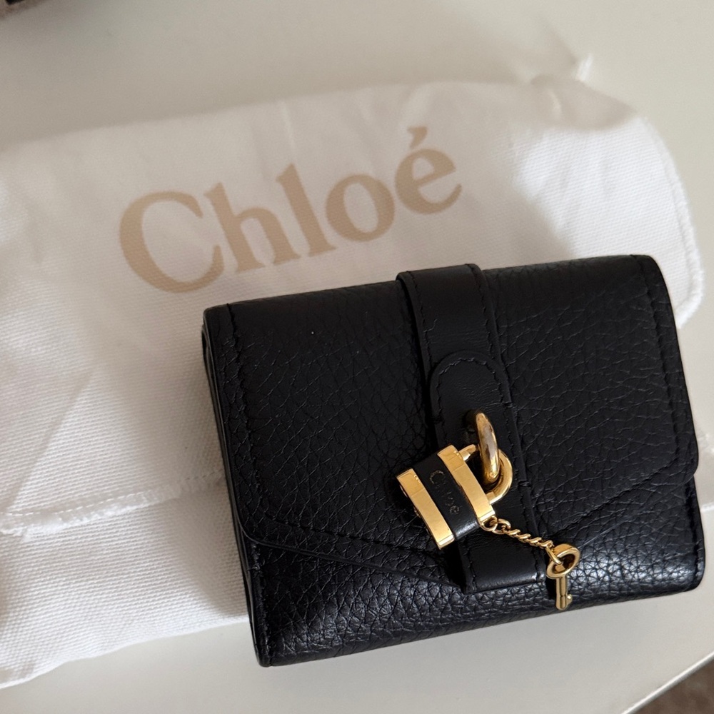 Chloé Black Leather trifold Wallet with Gold Lock - Picture 2 of 10